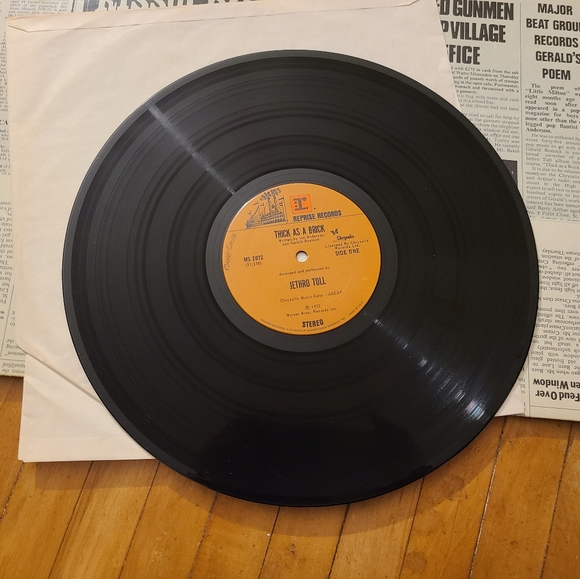 Jethro Tull Thick as a Brick vintage vinyl record album black gold LP - Picture 9 of 9